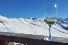 Berge, Schnee und Wein
