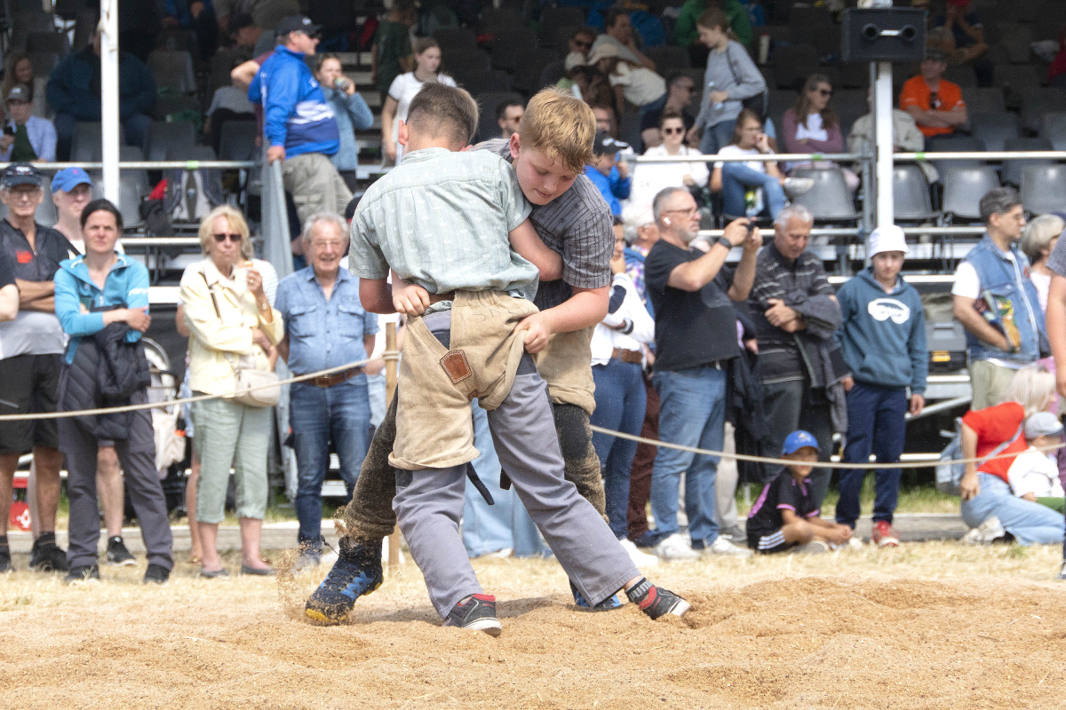 Urdof, 18.05.2025, Zürcher Kant. Nachwuchsschwingfest, Raphael Spengler (h) Schwingen - Zürcher Kant. Nachwuchsschwingfest 2025